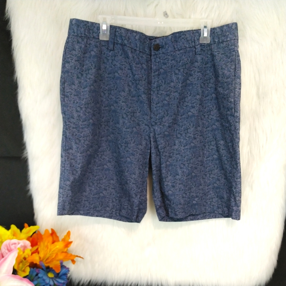 Chaps Men's Blue Floral Shorts Size 36